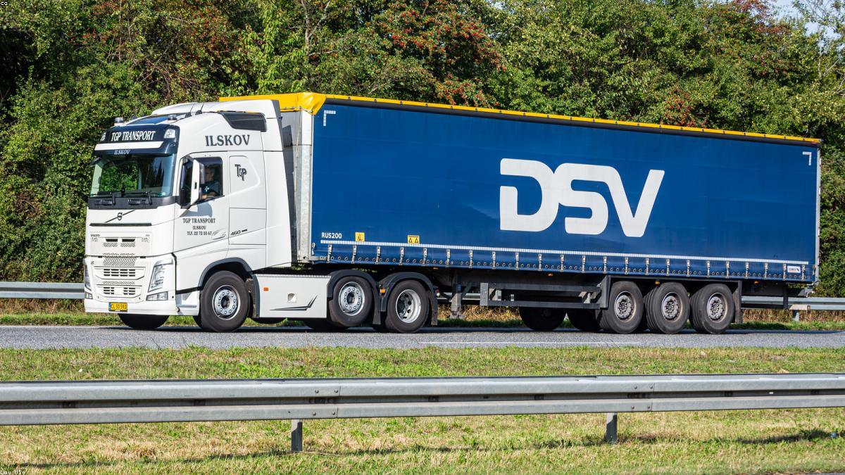 Οχήματα εργασίας και κυκλοφορία σε αυτοκινητόδρομο (ενδεικτική εικόνα).